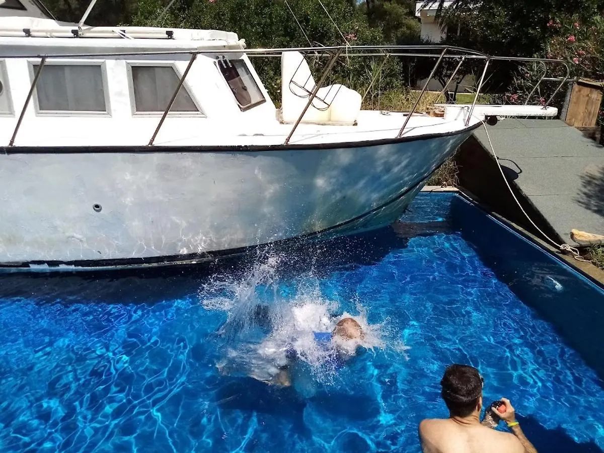 Ferienhaus Leonardo, Houseboat In The Pool