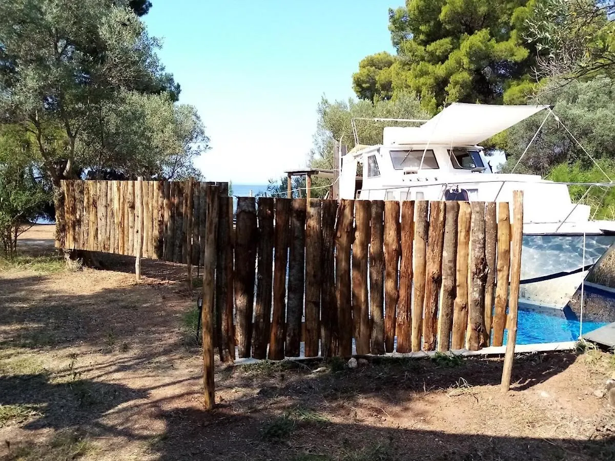Leonardo, Houseboat In The Pool 0*, Nikiti (Sithonia)