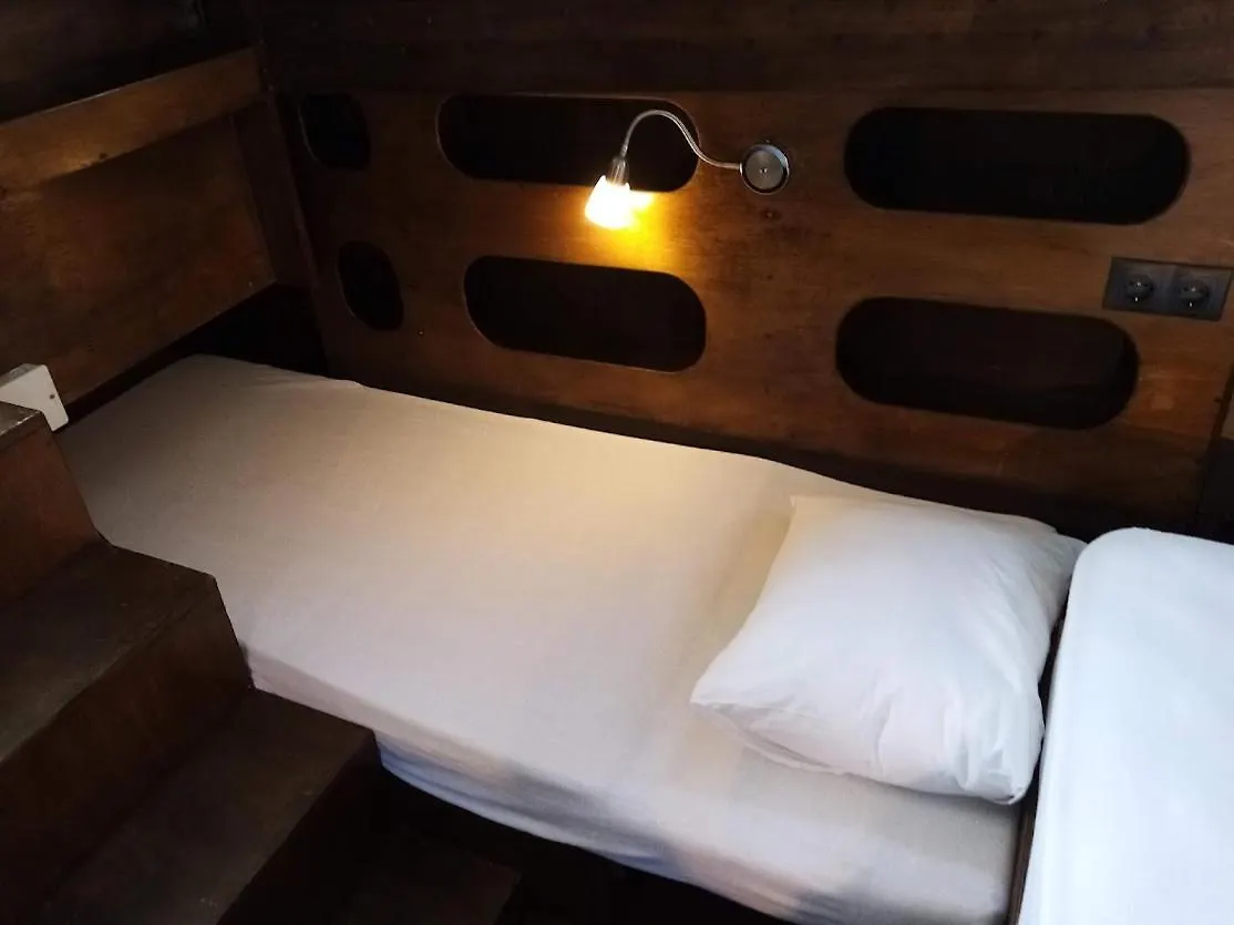 Ferienhaus Leonardo, Houseboat In The Pool