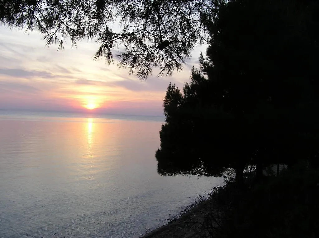 Leonardo, Houseboat In The Pool 0*, Nikiti (Sithonia) Griechenland